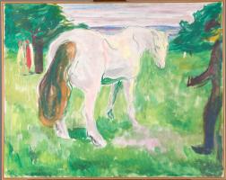 Hvit hest på grønn eng
