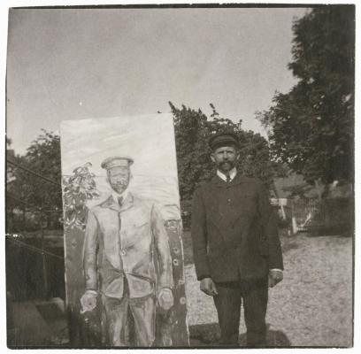 Ludvig Ravensberg med Edvard Munchs portrett av ham, Kragerø